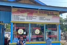 Kemarau Panjang dan Cuaca Panas di Berau Bikin Penjual Es Oyen Cuan