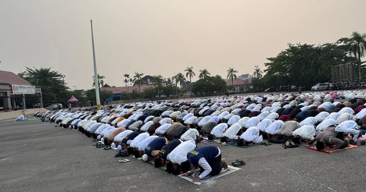 Tangis Sri Juniarsih Usai Salat Istisqa, Berharap Hujan Segera Turun di Berau