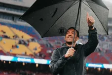 Puji Barcelona, Giovani van Bronchorst Yakin Skuad Hansi Flick Raih Trofi Champions League