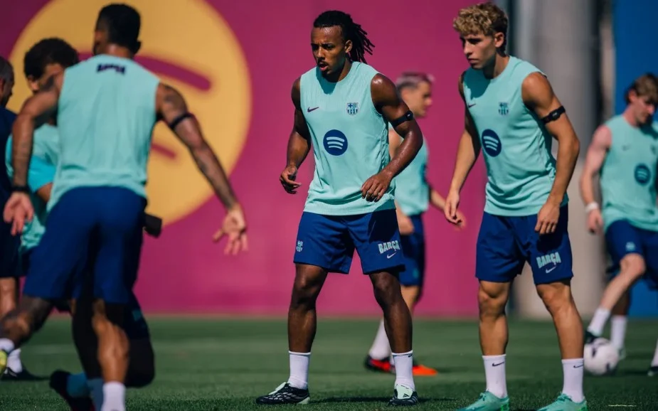 Suasana latihan skuad Barcelona. (fcbarcelona.com)