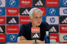 Disorot Fans Real Madrid, Mourinho Istirahat dari Tekanan Santiago Bernabeu