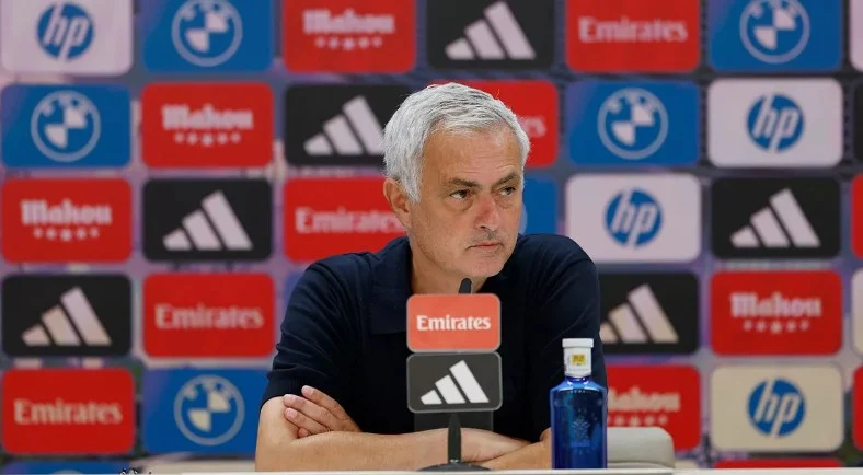 Disorot Fans Real Madrid, Mourinho Istirahat dari Tekanan Santiago Bernabeu