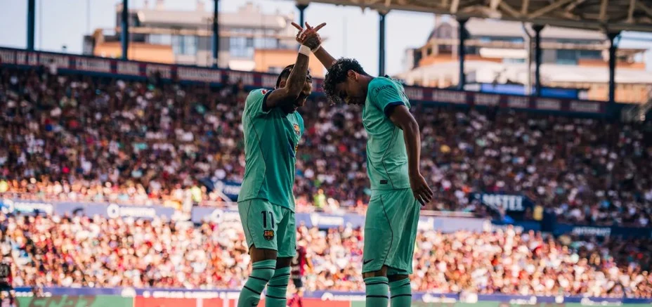Lamine Yamal bersama Rapinha di Barcelona. (fcbarcelona.com)