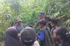 Napas Tradisi dalam Buluh Bambu, Generasi Muda Dumaring Berguru Seni Membuat Suling