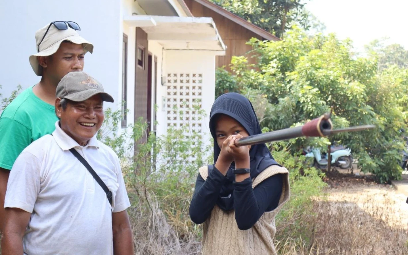 Asah Fokus dan Pengendalian Diri, Generasi Muda Dumaring Berguru Tradisi Menyumpit dari Sang Maestro