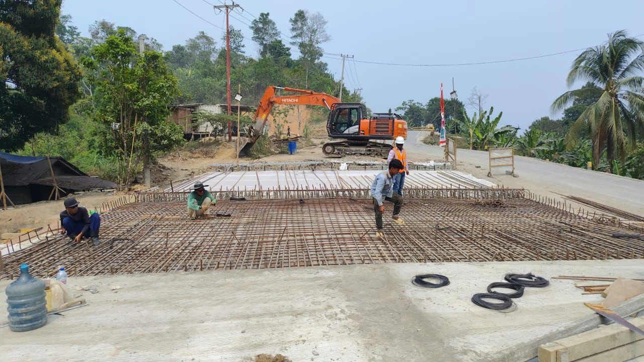 Penanganan Jalan Longsor Poros Maluang–Perbatasan Bulungan Rampung Minggu Depan