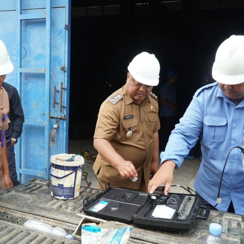 Wakil Bupati Berau, Gamalis, saat melakukan kunjungan ke IPA Gurimbang, Selasa (1/9/2026). (Prokopim)