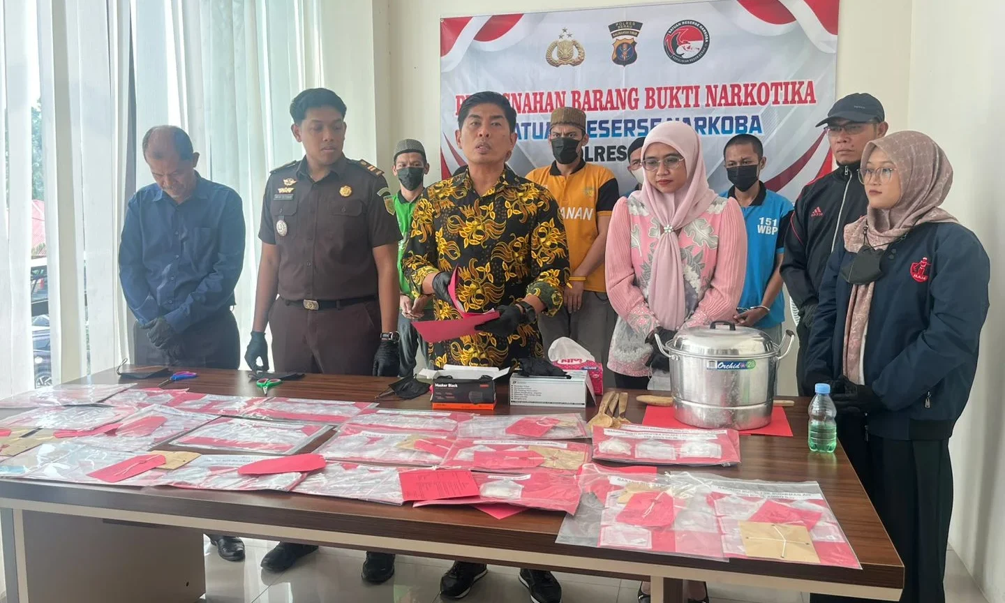 Pemusnahan barang bukti sabu yang dipimpin Kasat Resnarkoba Polres Berau, AKP Agus Priyanto, Jumat (4/9/2026). 