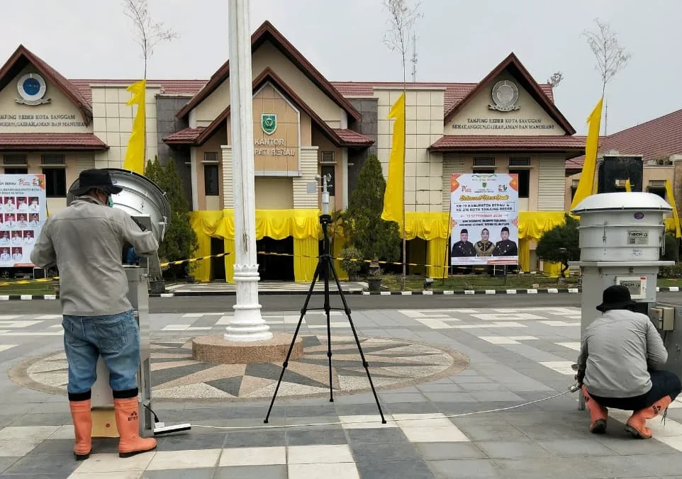 Pengukuran uji kualitas udara di halaman Kantor Bupati Berau, Jumat (4/9/2026). (IST)