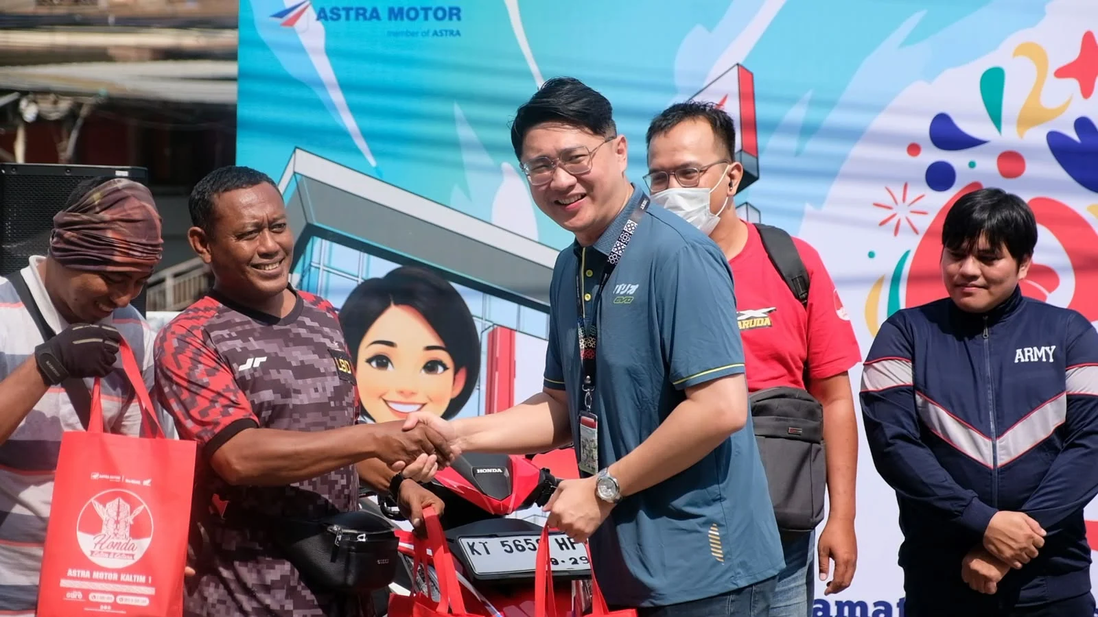 Hari Pelanggan Nasional, Astra Motor Kaltim 1 Rayakan dengan Kunjungan ke Rumah Konsumen Loyal, Rolling City Hingga Nobar