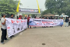 BBM Langka Berulang Kali, Puluhan Orang Geruduk Kantor Bupati Berau, Ini yang Jadi Tuntutannya
