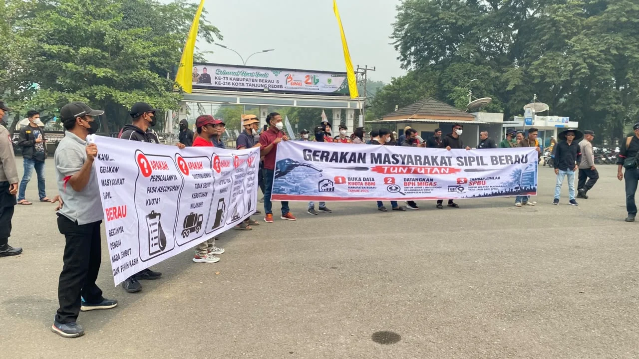 BBM Langka Berulang Kali, Puluhan Orang Geruduk Kantor Bupati Berau, Ini yang Jadi Tuntutannya