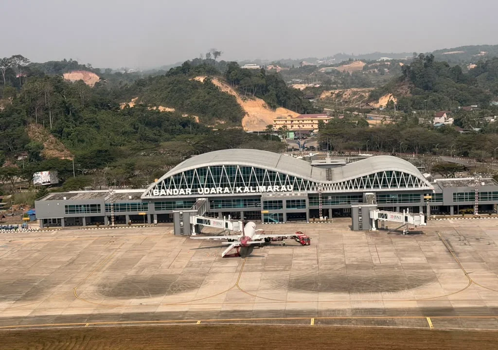 Bandara Kalimarau Berau dari udara.