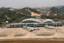 Kabut Asap Tipis Selimuti Bandara Kalimarau, BMKG Berau: Jarak Pandang Capai 4.500 Meter