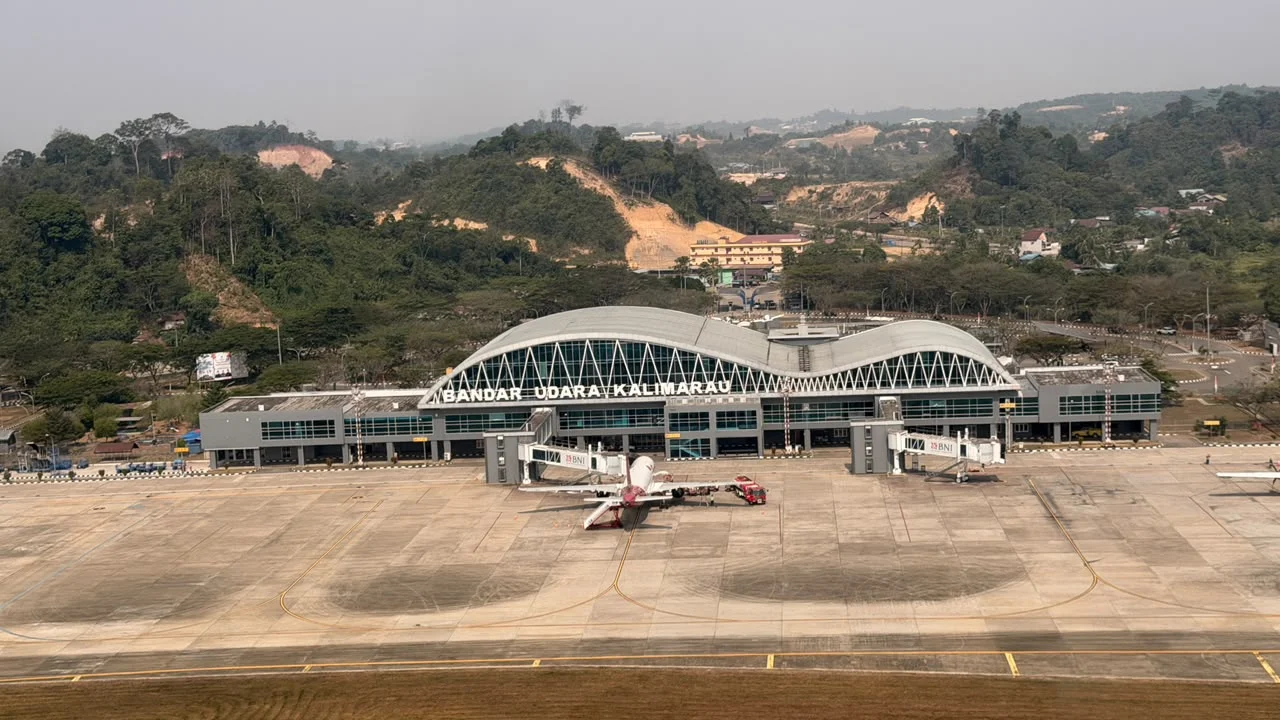 Kabut Asap Tipis Selimuti Bandara Kalimarau, BMKG Berau: Jarak Pandang Capai 4.500 Meter