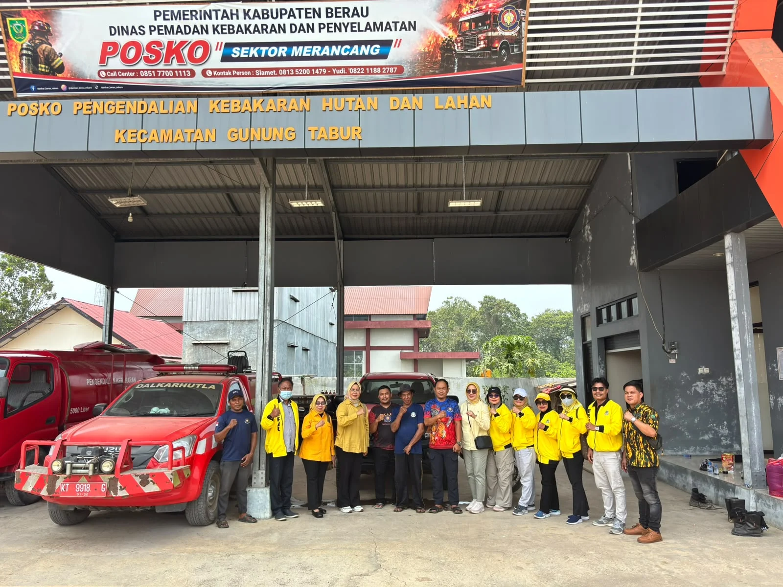 DPD Partai Golkar Kabupaten Berau memberikan bantuan logistik ke Posko Karhutla Kecamatan Gunung Tabur, Selasa (8/9/2026).