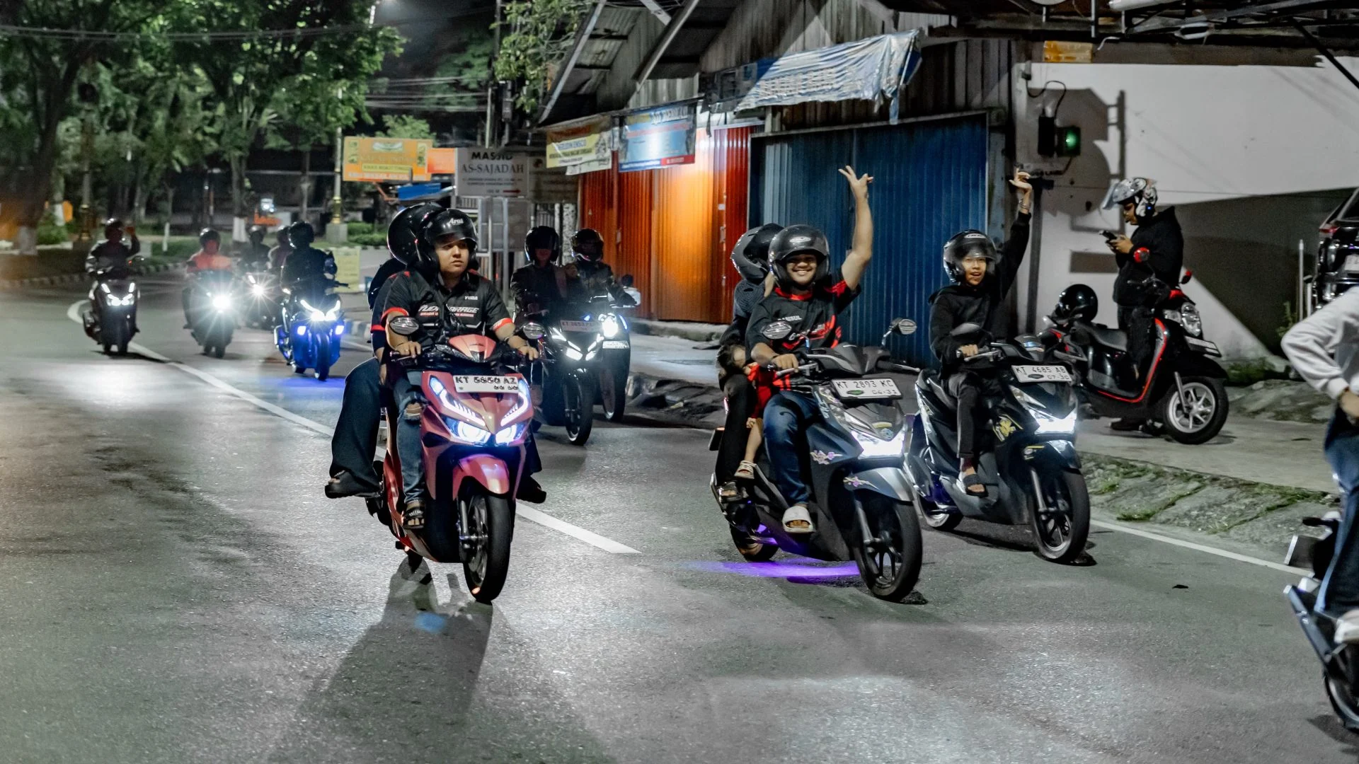 Astra Motor Kaltim 1 Sukses Gelar Vario EVO Night Ride Session 2 di Balikpapan