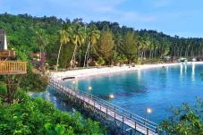 Pesona Lamin Guntur Ecolodge, Pilihan Wajib Berwisata ke Pesisir Selatan Berau