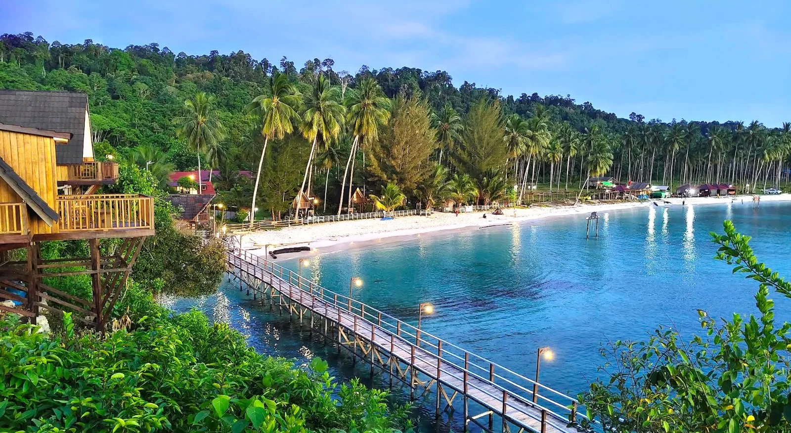 Pesona Lamin Guntur Ecolodge, Pilihan Wajib Berwisata ke Pesisir Selatan Berau