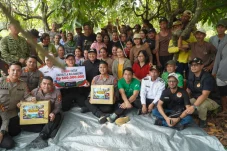 Gamalis Salurkan Bantuan Rp500 Juta untuk 50 KK Terdampak Karhutla di Kampung Merasa