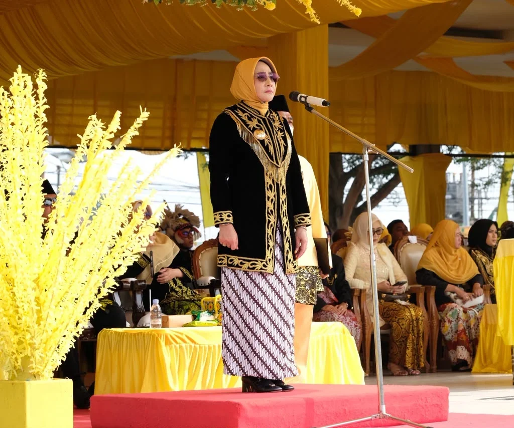Bupati Berau, Sri Juniarsih Mas, saat upacara HUT ke-73 Berau dan ke-216 Kota Tanjung Redeb di Lapangan Pemuda, Senin (15/9/2026).