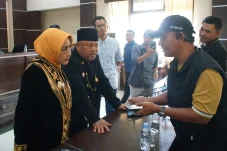 Aliansi Masyarakat Sampaikan 18 Tuntutan, Bupati Berau Janji Selesaikan Soal BBM hingga Tarif PDAM