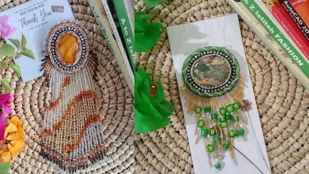 Aksesoris dari batu agate dan jasper buah karya Susan.