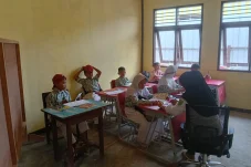 52 Siswa SDN 001 Filial Birang Mulai Belajar Tatap Muka di Bangunan Baru