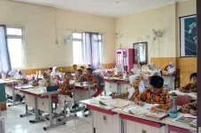 Dukung BDR di Tengah Kabut Asap, Orang Tua Siswa Sebut Pelaksanaannya Penuh Tantangan