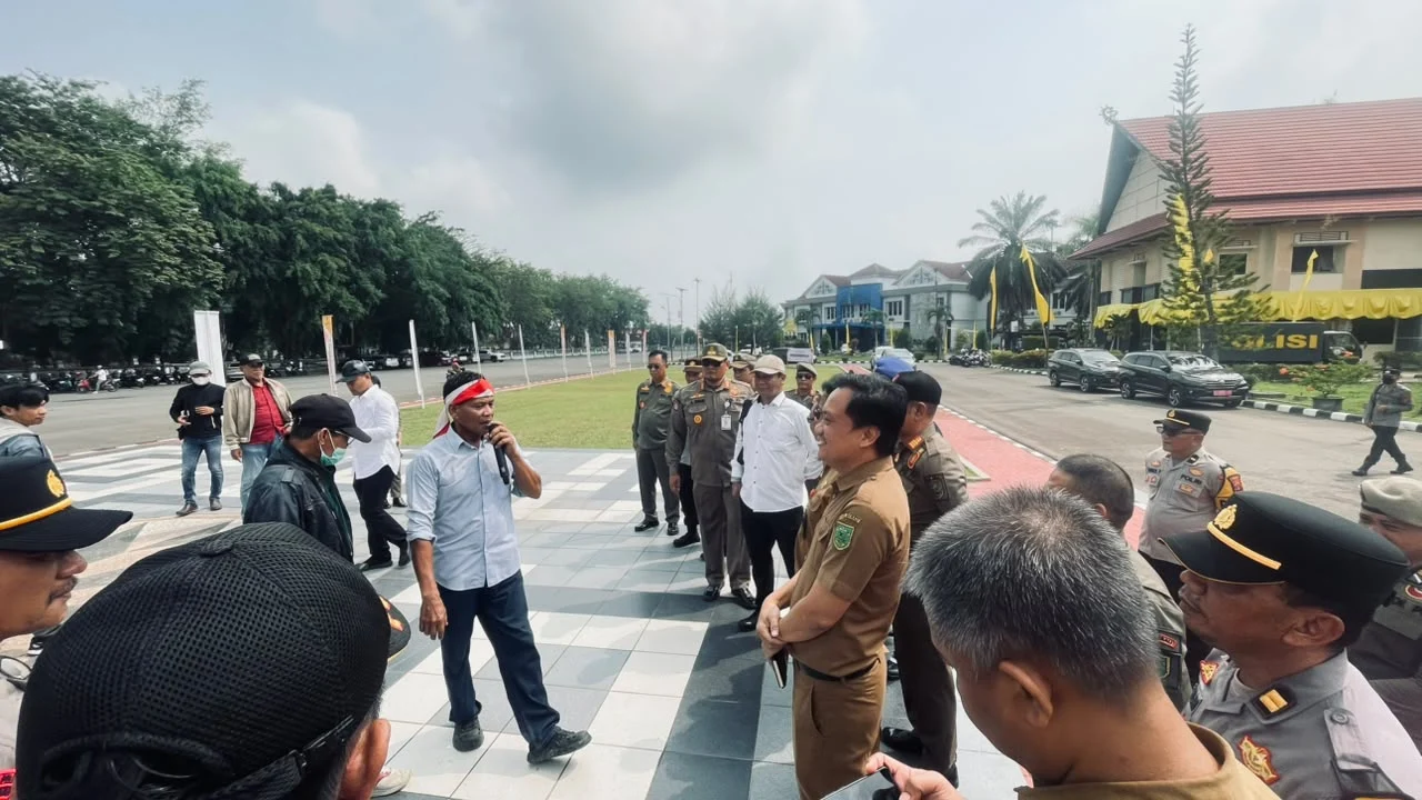Protes Syarat Tender Proyek Miliaran Rupiah, Kontraktor dan Supplier Demo Kantor Bupati Berau