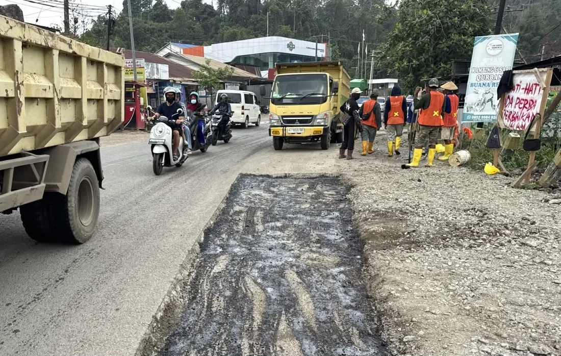 Perbaikan Jalan HARM Ayoeb, Kelurahan Gunung Tabur, yang dilakukan BBPJN Kalimantan Timur. (IST)
