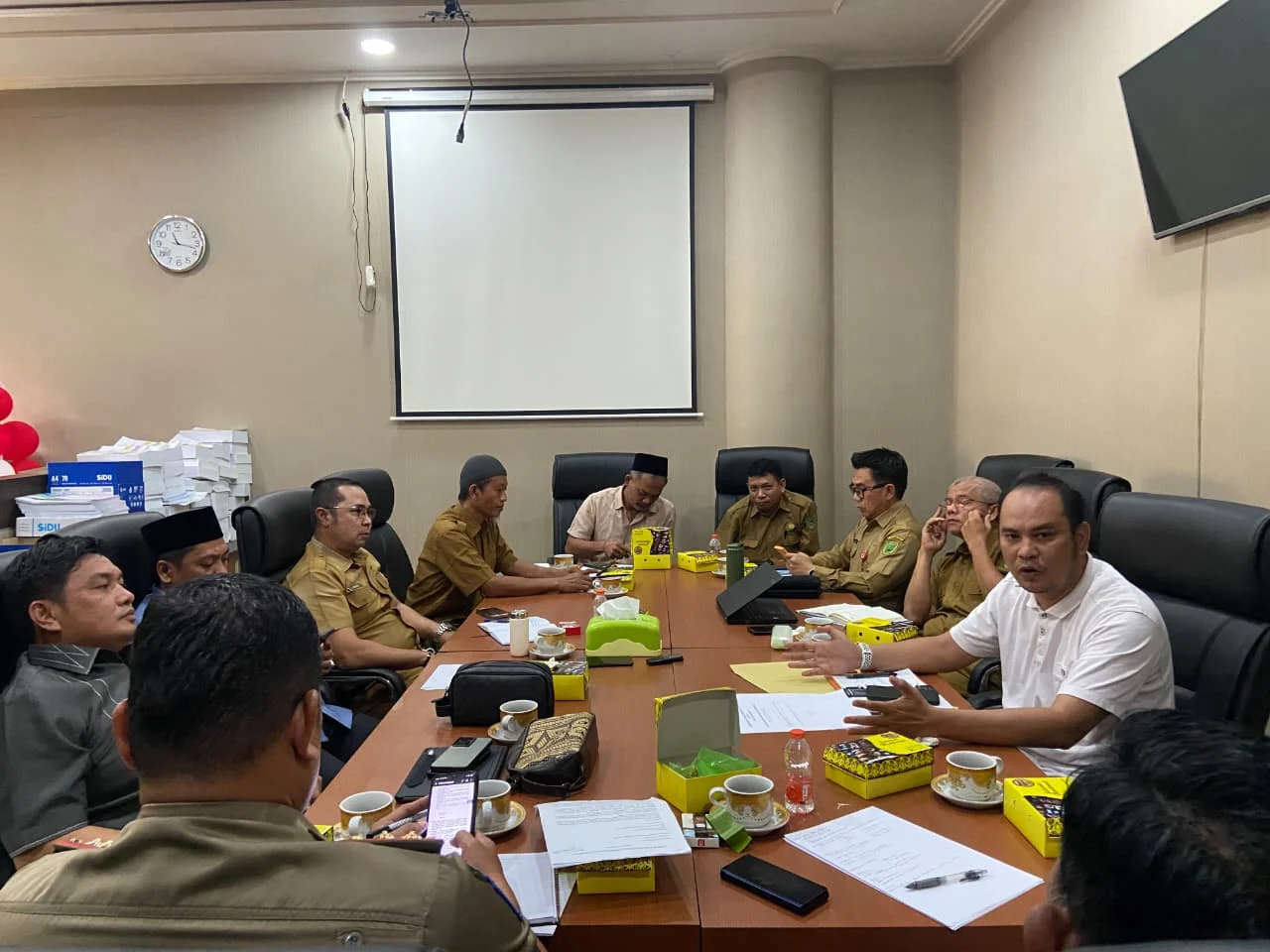 RDP antara Komisi II DPRD Berau dengan DLHK, Satpol PP, dan Forum Peduli Kebersihan dan Sampah, Selasa (22/9/2026). (Adrikni/BT)