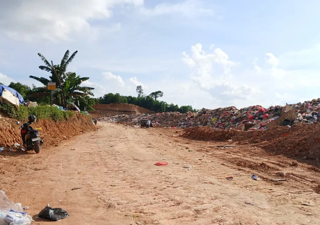Kondisi pembuangan sampah di dalam TPA Bujangga. (Adrikni/BT)