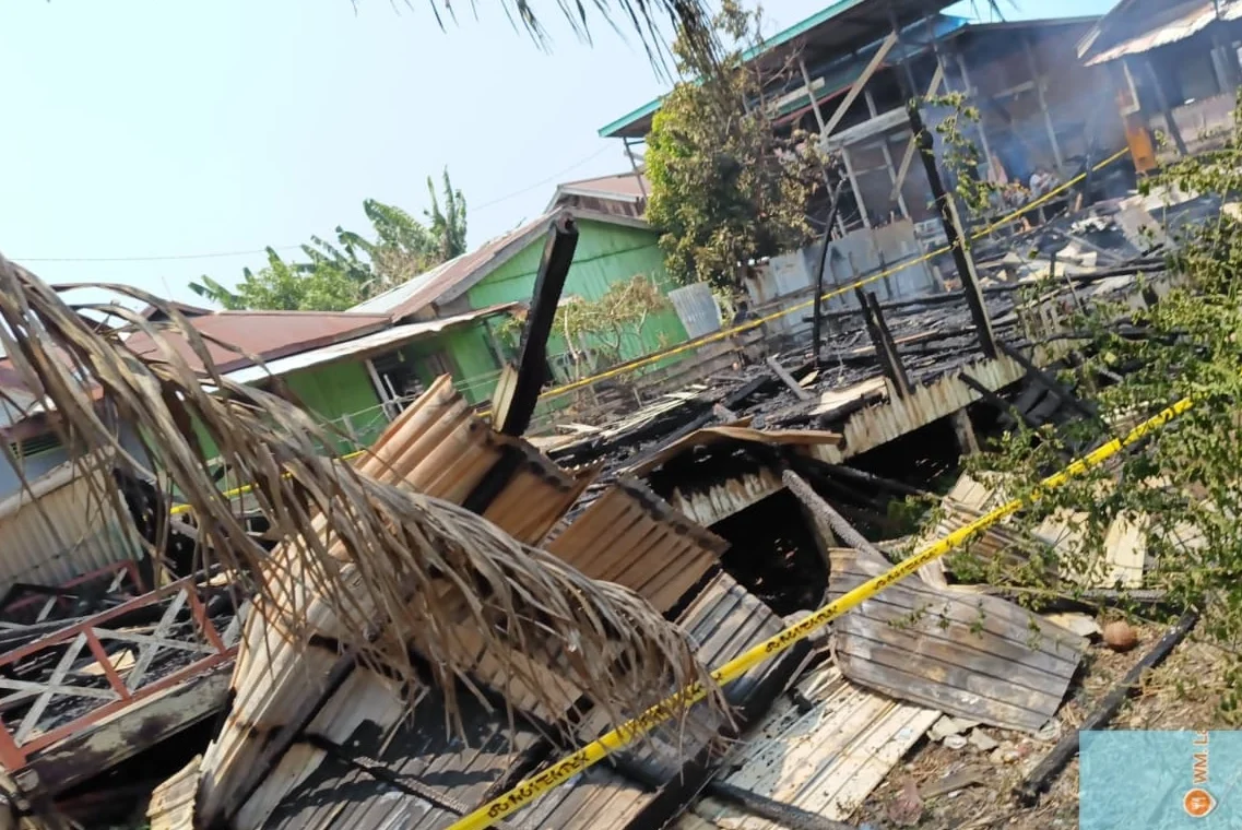 Kondisi rumah yang terbakar di Jalan RA Kartini, RT 15 Kampung Talisayan, Sabtu (26/9/2026).