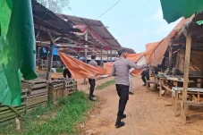 Jadi Sarang Judi, Arena Sabung Ayam di Jalan Ringroad Rinding Dibakar Polisi
