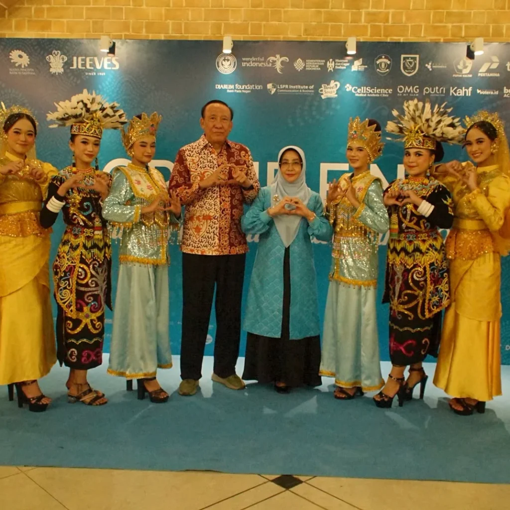 Batik Derawan Maratua di ajang Pemilihan Putra Putri Batik Nusantara 2026 di Trans Studio Mall Cibubur, Jakarta, Minggu (27/9/2026).