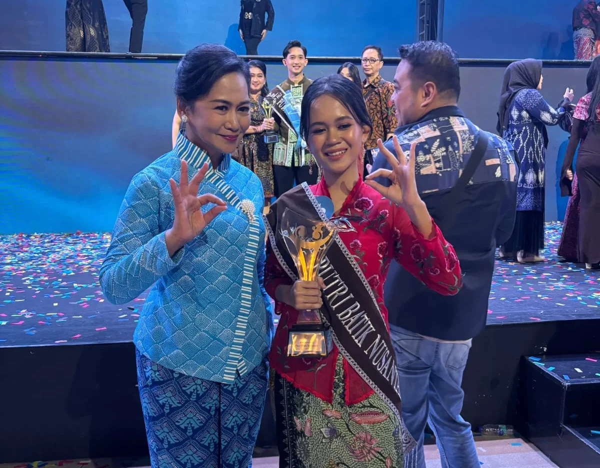 Bulqis Sastra bersama Pendiri sekaligus Ketua Umum Ikatan Batik Nusantara, Ayu Dyah Pasha. (IST)