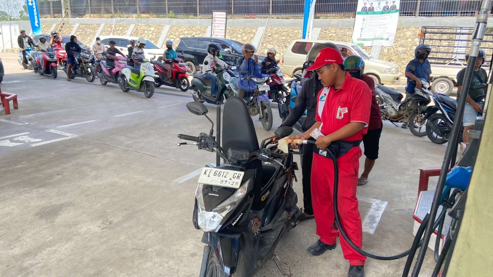 Cara Pertamina Tertibkan Antrean, Motor Hanya Sekali Isi BBM Subsidi Per Hari