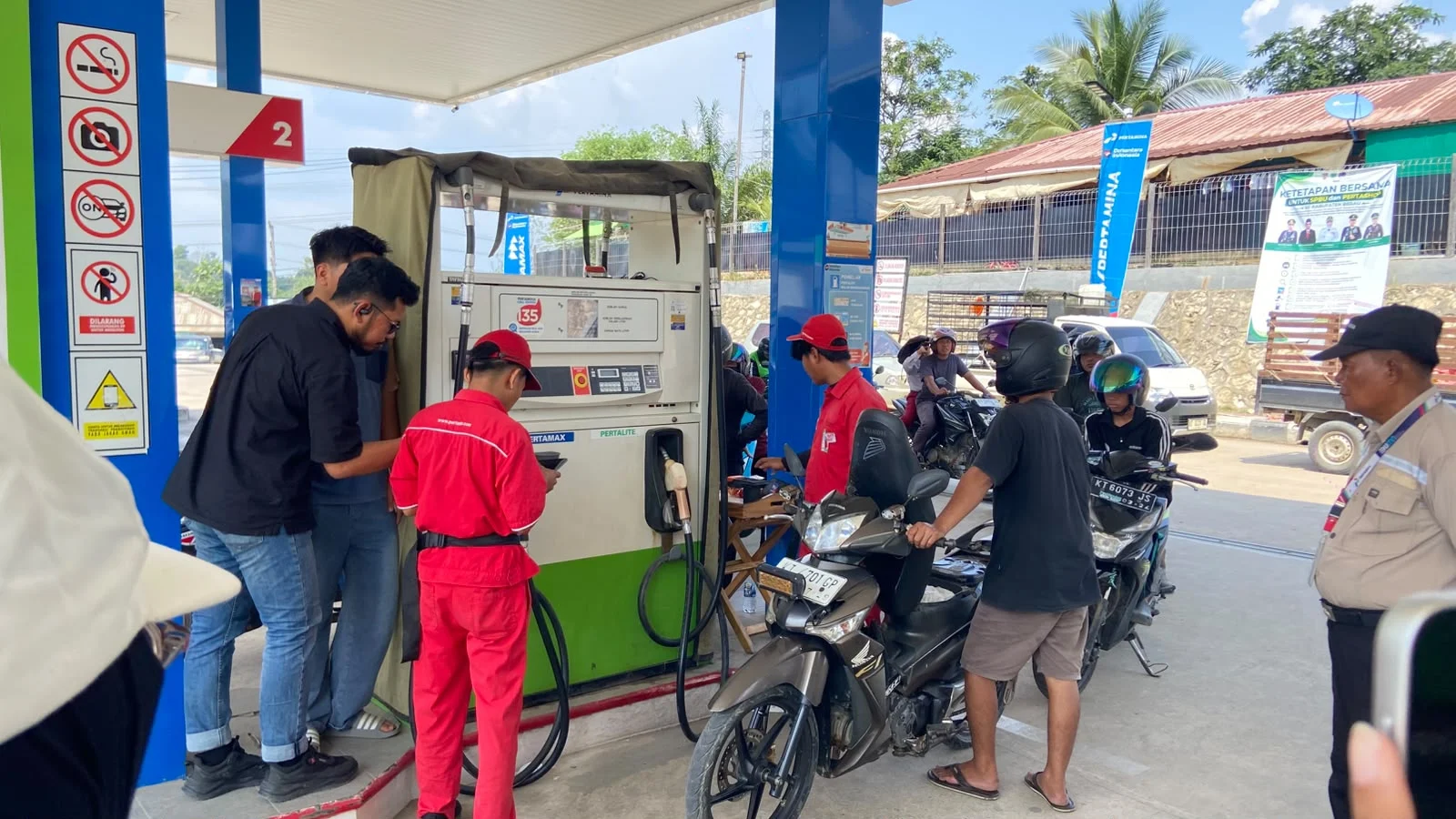 Kondisi antrean di SPBU di Jalan Bayanuddin, Kelurahan Sambaliung, yang mulai normal, Selasa (29/9/2026). 