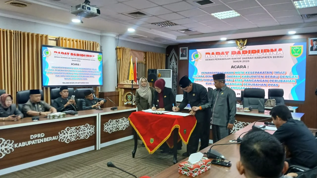 Penandatanganan Nota Kesepakatan atas Rancangan Perubahan KUA-PPAS 2026 di Gedung DPRD Berau, Selasa (29/9/2026). (ADRIKNI/BT)