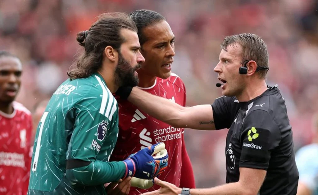 Kiper Liverpool Alisson di laga Liverpool vs Nottingham Forest (X/@LFC)