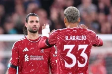 Andoni Iraola Puji Ronald Araujo, Tutup Pintu Pulangkan ke Barcelona