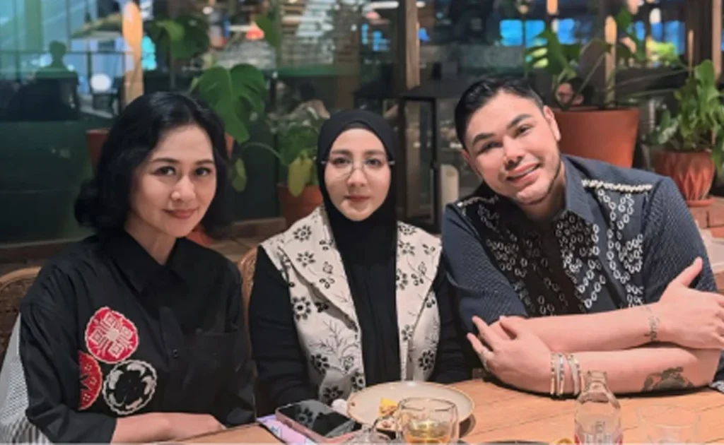 Bupati Berau Sri Juniarsih saat pertemuan dengan desainer ternama Ivan Gunawan (Instagram/@ivan_gunawan)