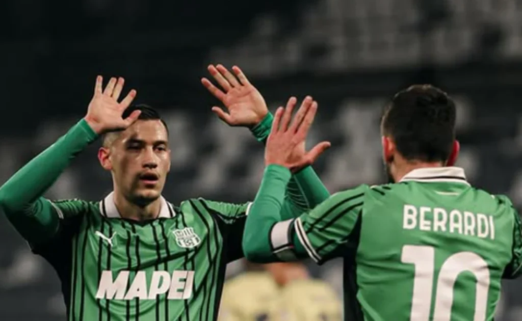 Pemain Timnas Indonesia Jay Idzes saat membela Sassuolo (Instagram/@jayidzes)
