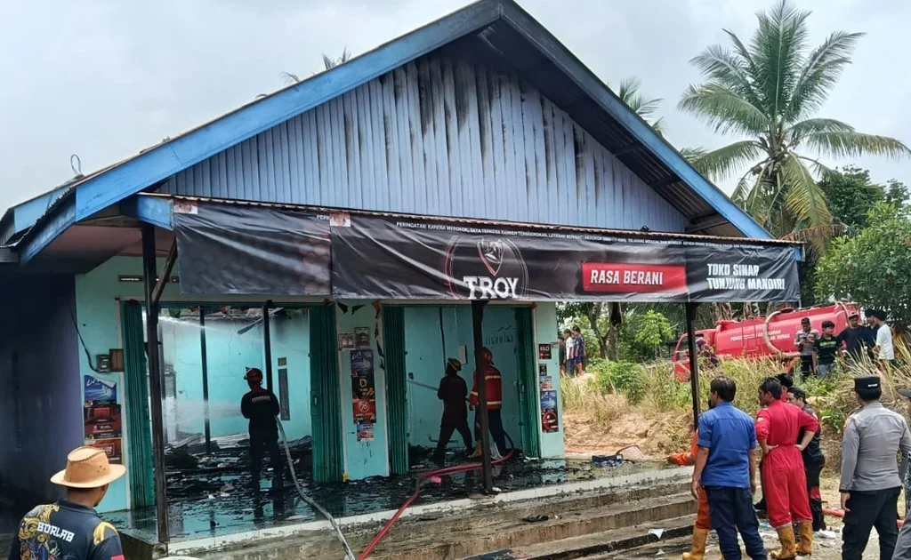 Kondisi dua rumah yang terbakar di Kampung Bukit Makmur, Kecamatan Segah, Berau pada Sabtu (5/9/2026) kemarin (Ist).