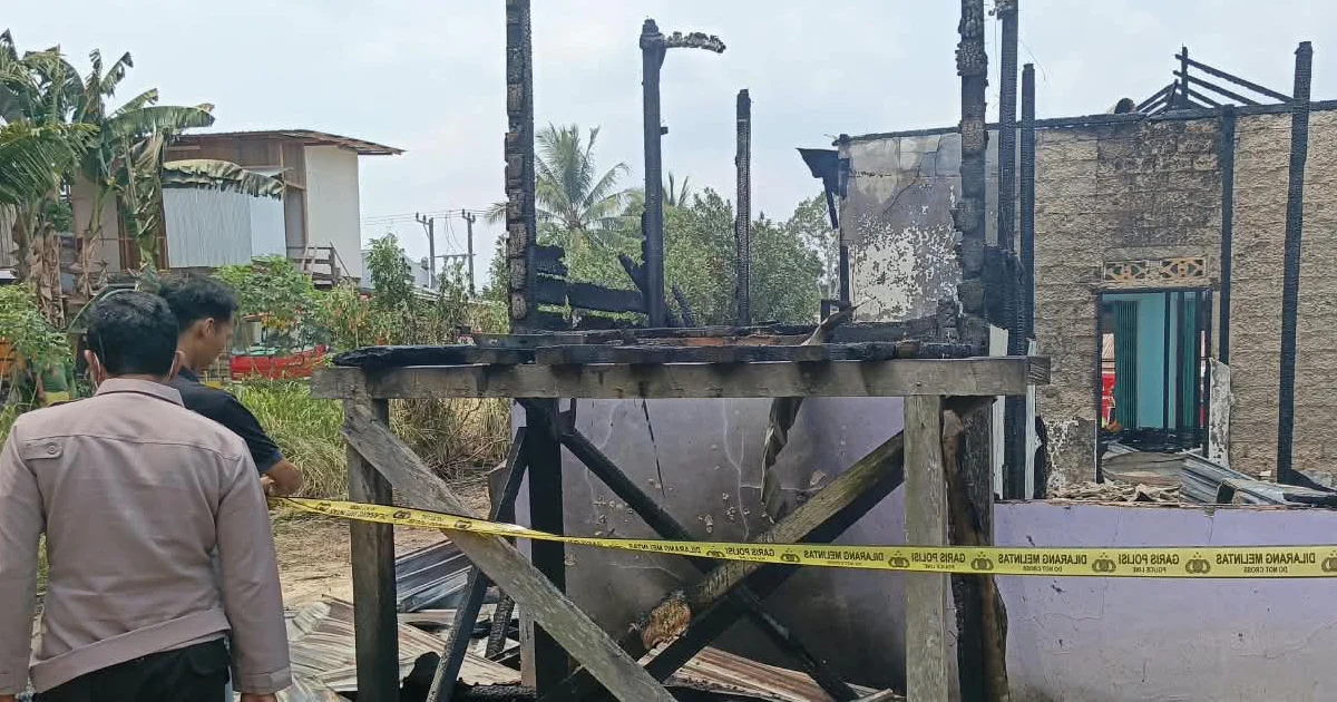 Kebakaran Landa 2 Rumah di Kampung Bukit Makmur Berau, Kerugian Capai Ratusan Juta