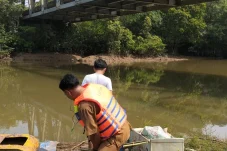 Sungai Siduung Berubah Warna hingga Laporan Ikan Mati, DLHK Berau Turun Tangan
