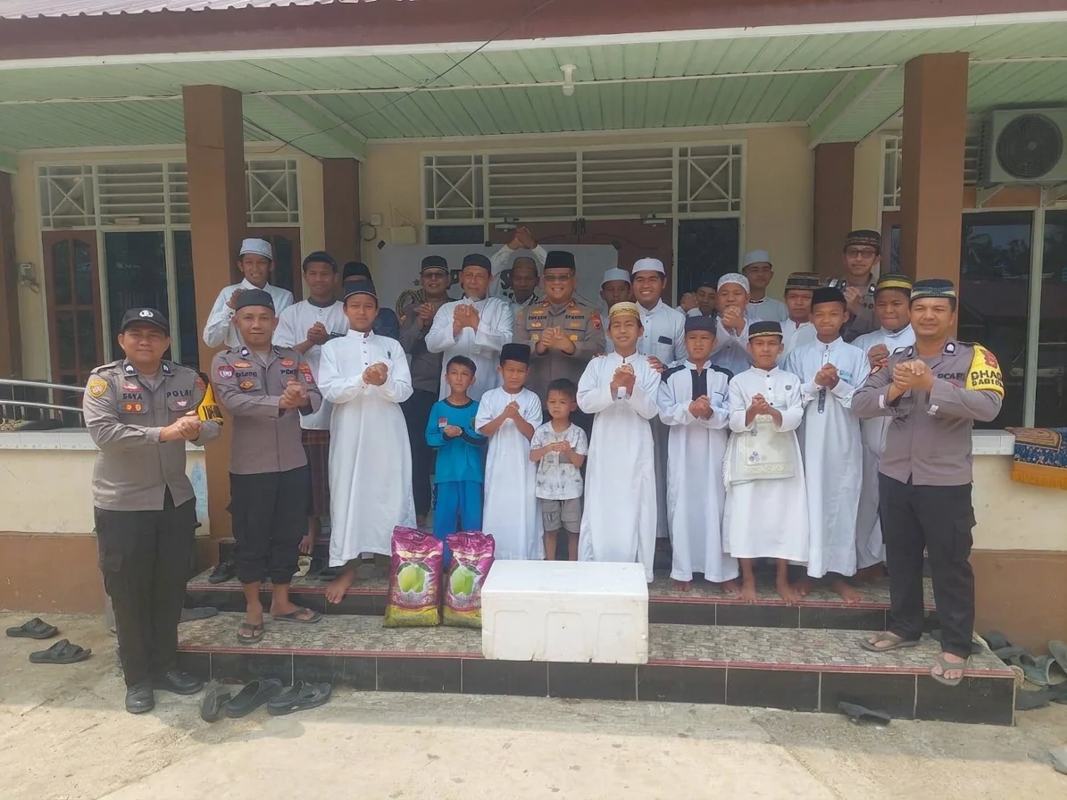 Polsek Talisayan saat menggelar silaturahmi dengan santri dan pengurus Pondok Pesantren Hidayatullah di Kampung Talisayan, Jumat (23/10/2026).