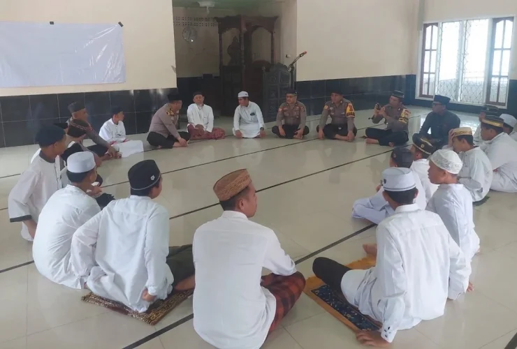 Polsek Talisayan Kuatkan Silaturahmi dan Pesan Kamtibmas di Momen Hari Santri