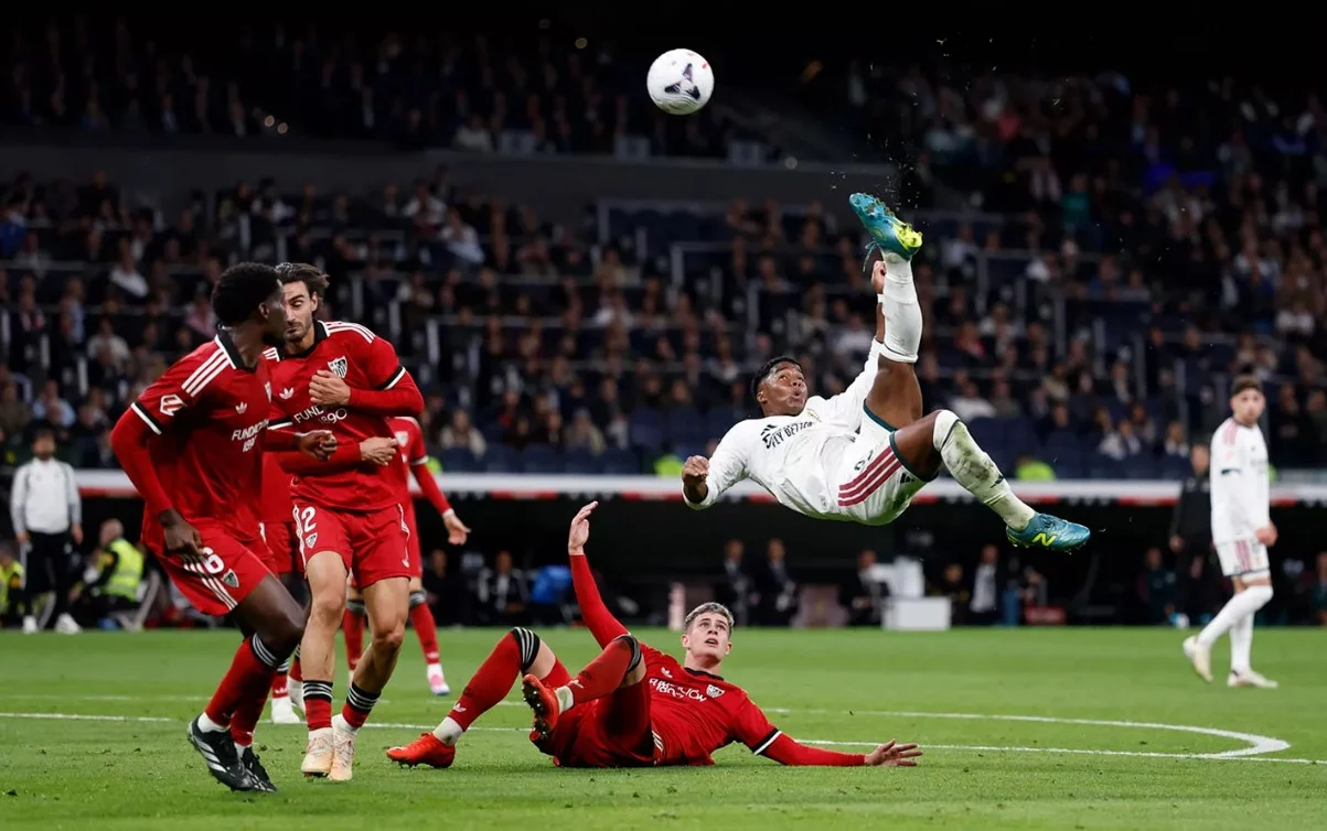 Aksi akrobat striker Real Madrid, Endrick. (realmadrid.com)